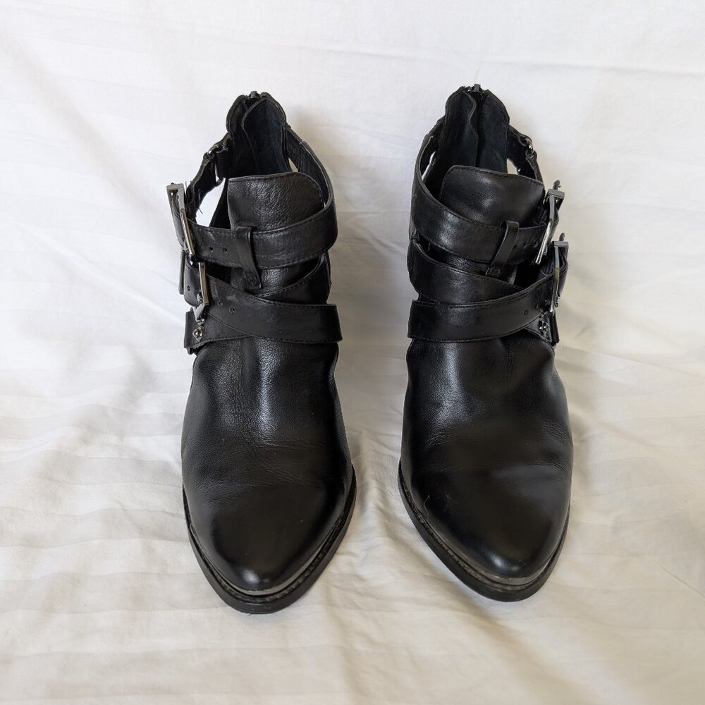 Gianni Bini black leather ankle bootie size 8.5M